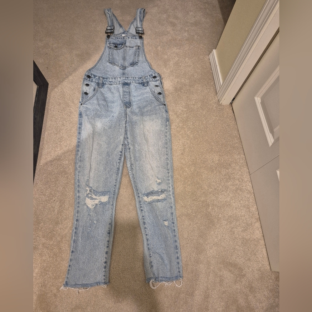 Lulus Hidden Jeans Dylan Light Wash Distressed Denim Overalls - Size Small